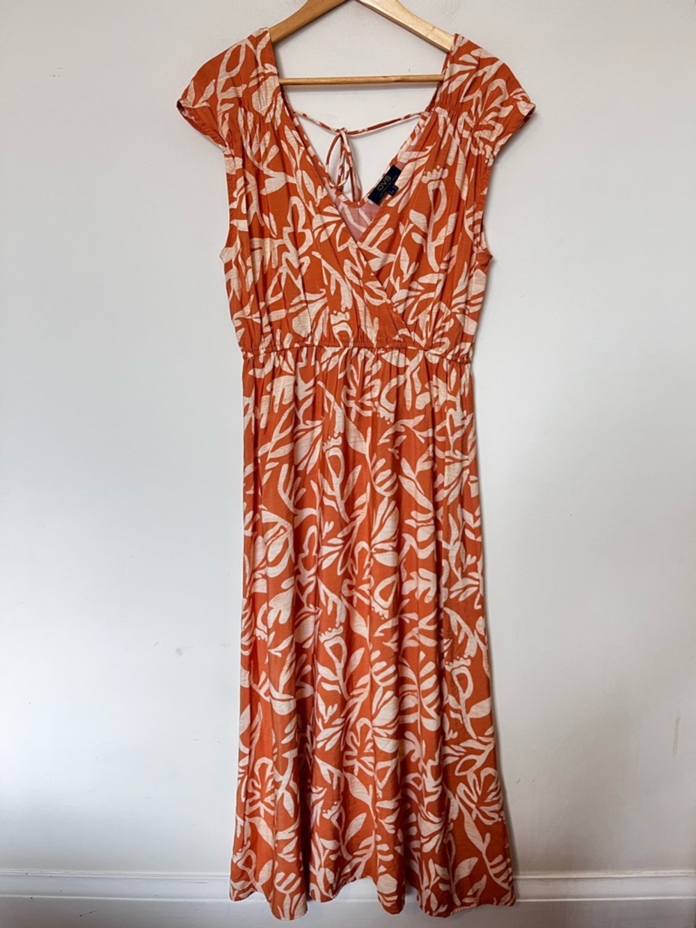 Women's V-Neck Orange Leaf Print Midi Dress - Picture 3 of 9